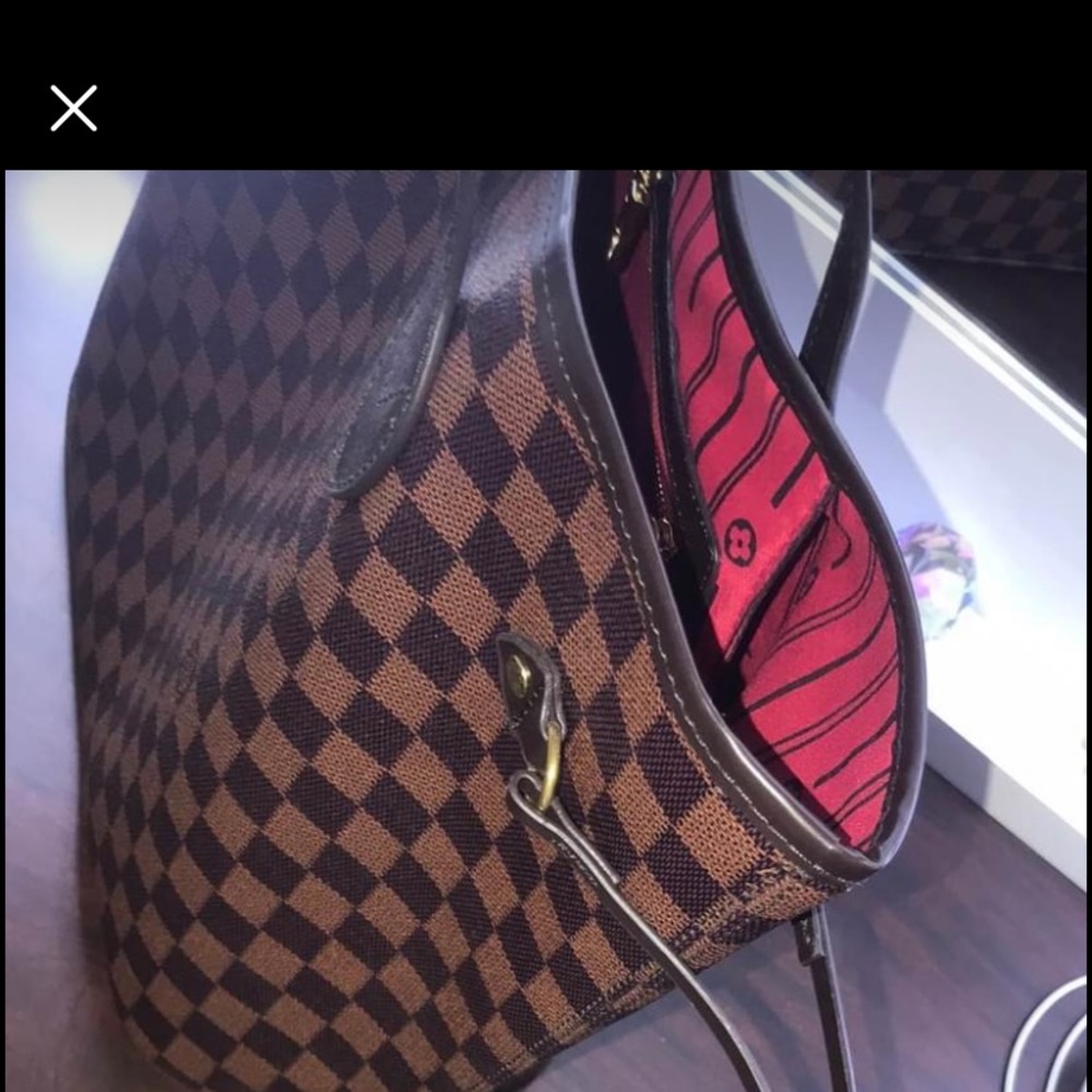 Purses and hand bags